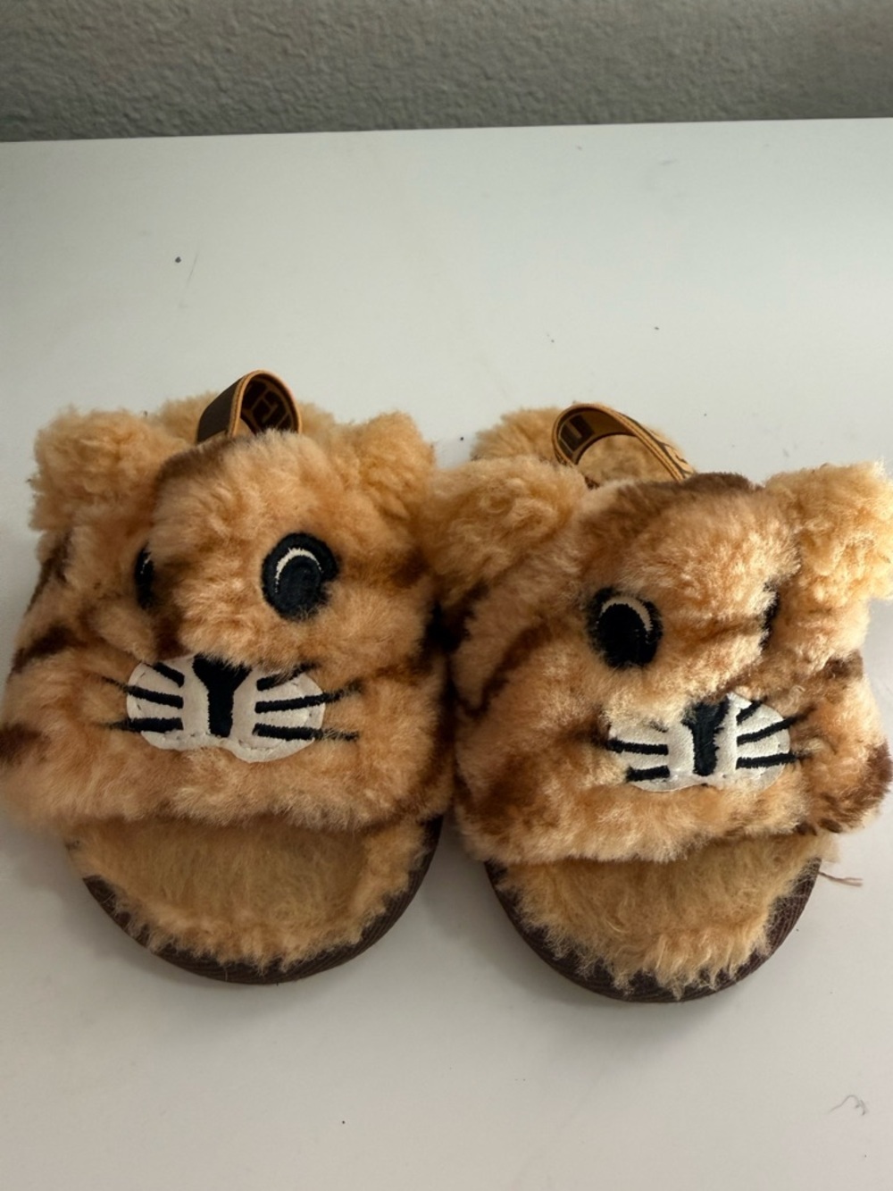 UGG Kids Tiger Plush Slide Sandals in Tan Brown
